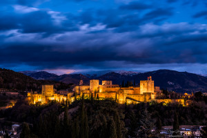 exposición cuando cae la noche comienza la magia alhambra