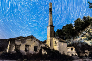 exposición cuando cae la noche comienza la magia startrails pinos genil